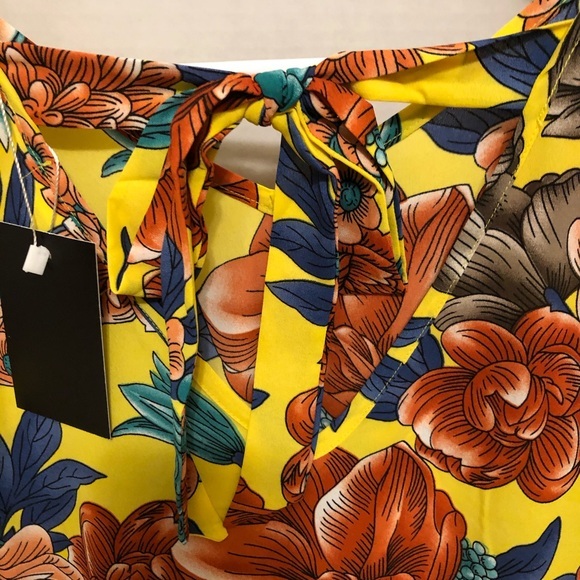 Boho Floral V-N City Front/Back Top - Picture 8 of 10